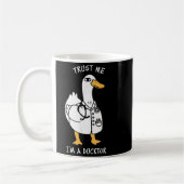 Trust Me I'm A Ductor Whimsical Duck Doctor Animal Kaffeetasse (Links)