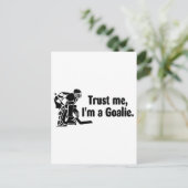 Trust Me Im a Goalie (Hockey) Postkarte (Stehend Vorderseite)