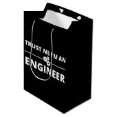 Trust me, I'm an Engineer Mittlere Geschenktüte (Vorderseite Schrägansicht)