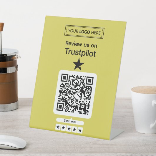 Trustpilot-Bewertungsanfrage mit scannbarem QR-Cod Sockelschild (In SItu)