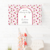 Tscherry auf dem Baby Shower Coquette Willkommen Banner (Insitu)