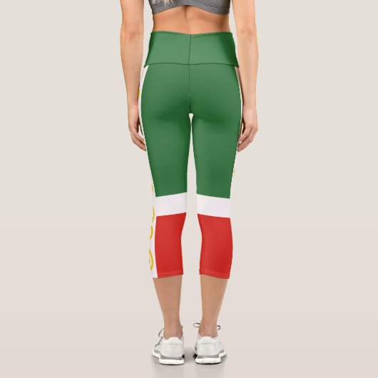 Tschetschenische Flagge Capri Leggings (Rückseite)
