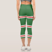 Tschetschenische Flagge Capri Leggings (Rückseite)