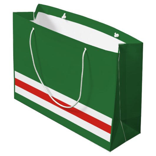 Tschetschenische Flagge Große Geschenktüte (Rückseite Schrägansicht)