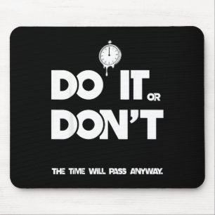 Tu es oder tu es nicht, die Zeit vergeht sowieso l Mousepad