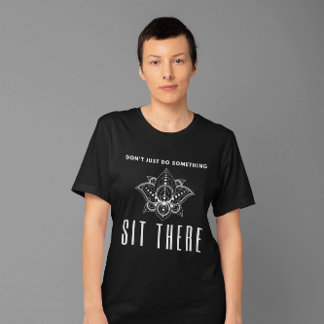 Tu nicht einfach etwas, setz dich hin - Meditation T-Shirt