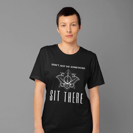 Tu nicht einfach etwas, setz dich hin - Meditation T-Shirt