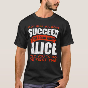 Tu, was Alice dir gesagt hat, Freunde zu tun Name  T-Shirt