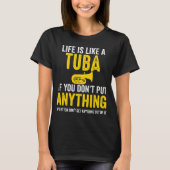 Tuba hat etwas in Music Marching Band Geschenk gem T-Shirt (Vorderseite)
