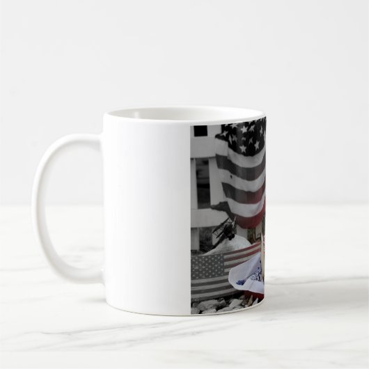 Tucker trägt Schutzbrillen-Amerika-Kaffee-Tasse Kaffeetasse (Links)