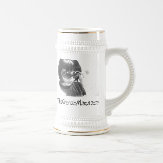 Tuckern-ein-Ansatz mit der Gonzo Mutter Bierglas (Rechts)