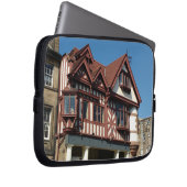 Tudor oak frame Gebäude, Edinburgh, Schottland Laptopschutzhülle (Vorne Rechts)