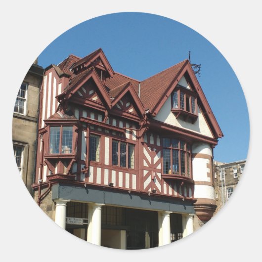 Tudor oak frame Gebäude, Edinburgh, Schottland Runder Aufkleber (Vorderseite)