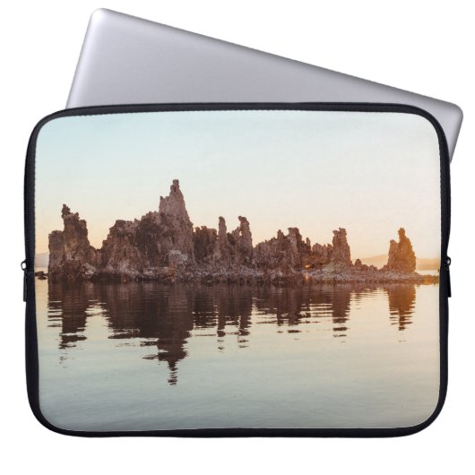 TUFA-FORMATIONEN AM MONO-SEE. LAPTOPSCHUTZHÜLLE (Vorderseite)