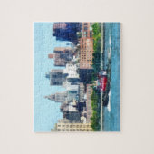 Tugboat Against Manhattan Skyline Puzzle (Vertikal)