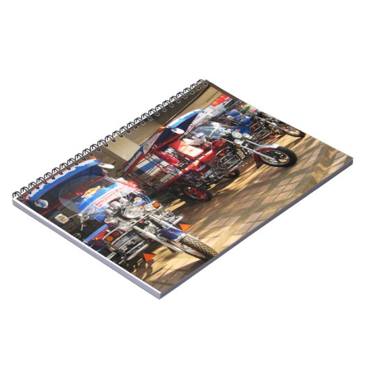 Tuk Tuk Showroom ... Udon Thani, Isaan, Thailand Notizblock (Linke Seite)