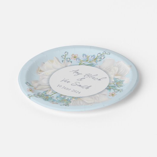 Tulip Blue Floral Wedding Pappteller (Schrägansicht)