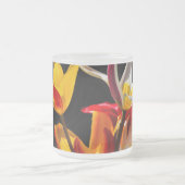 Tulip-Blume vor schwarzem Hintergrund Mattglastasse (Mittel)