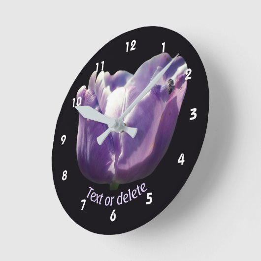 Tulip Flower With Bee Personalized   Runde Wanduhr (Winkel)