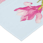 Tulip Magnolias auf einem Tischläufer (Ecke)