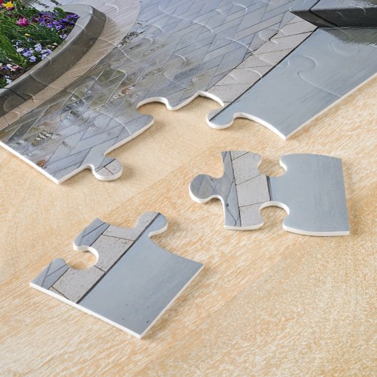 Tulip Patch und Bänke im Regen Puzzle (Seite)