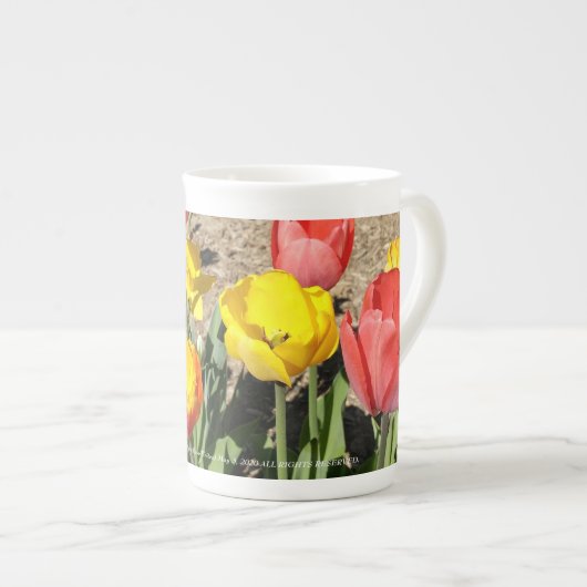 Tulip Teacup von RoseWrites Porzellantasse (Vorderseite Rechts)