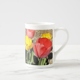 Tulip Teacup von RoseWrites Porzellantasse