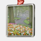 Tulips and road, Keukenhof Gardens, Lisse, Ornament Aus Metall (Links)