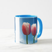 Tulips Blume in blauem Himmel Tasse (VorderseiteRechts)