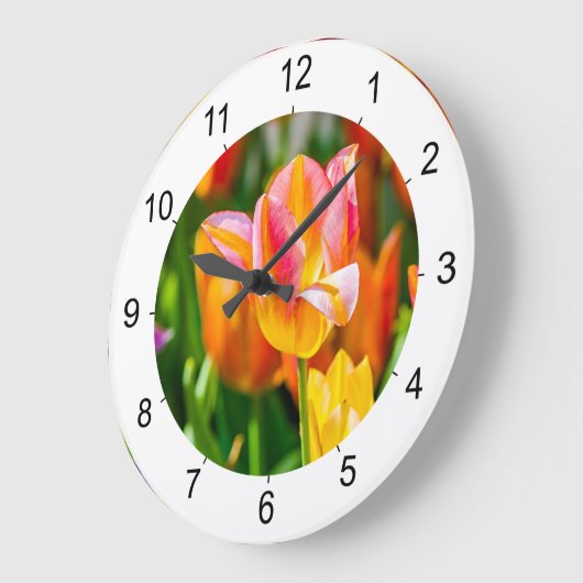 Tulips Enchanting Beautiful Große Wanduhr (Winkel)