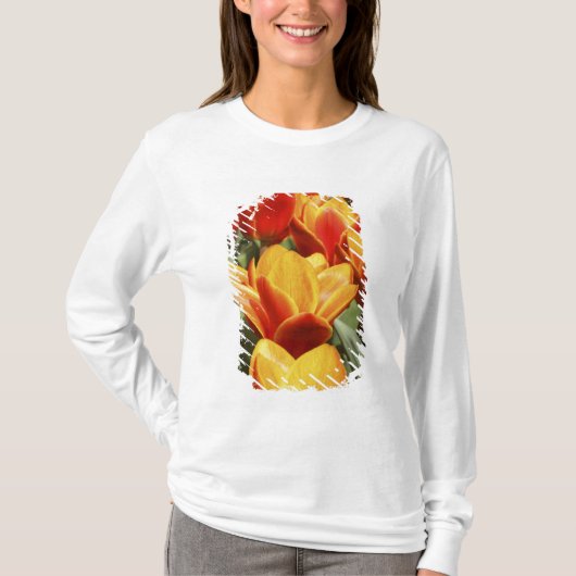 Tulips gibt es in den Keukenhof Gardens, Holland. T-Shirt (Vorderseite)