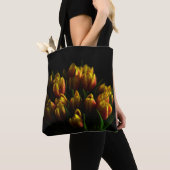 Tulips in Blume Tasche (Von Nahem)