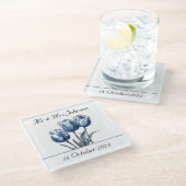 Tulips in Delft Blue benutzerdefinierbar Glasuntersetzer (Schrägansicht)