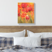 Tulips in der Mitte Leinwanddruck (Insitu (Schlafzimmer))