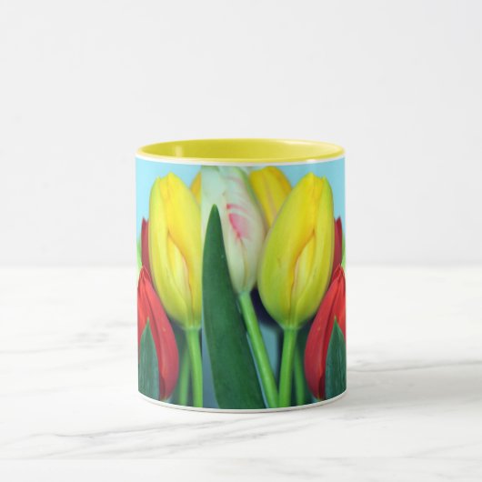 Tulips in der Springtime-Tasse Tasse (Zentrum)