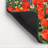 Tulips in Wäldern Mousepad (Ecke)