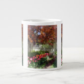 Tulips von Dappled Fence Jumbo-Tasse (Vorderseite)