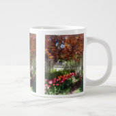 Tulips von Dappled Fence Jumbo-Tasse (Rechts)