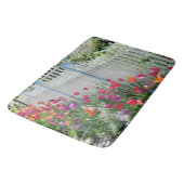 Tulissen entlang weißer Zauenbadematte Badematte (Schrägansicht)