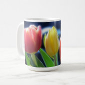 Tulpe-Blumen, die Tasse trinken (Vorderseite Links)
