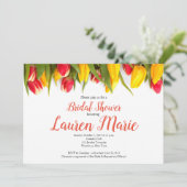 Tulpe-rotes gelbes Brautparty Einladung (Stehend Vorderseite)