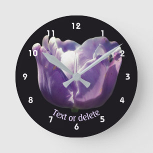 Tulpenblume mit personalisierter Biene   Runde Wanduhr