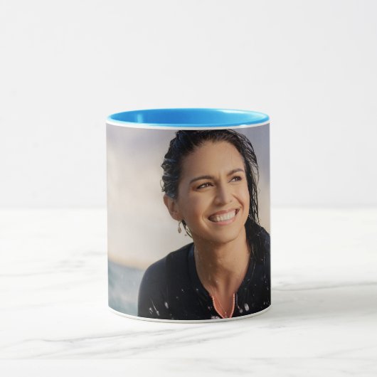 Tulsi Gabbard Tasse (Zentrum)