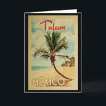 Tulum Palm Tree Vintage Travel Karte<br><div class="desc">Ein einzigartig Retro Mitte des Jahrhunderts moderne Tulum Mexico Kunstdruck in Vintage Reise Poster Stil. Es verfügt über eine geschwungene Palme am Sandstrand mit Ozean unter einem blauen bewölkten Himmel.</div>