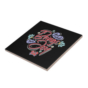 Tun Sie, was Sie zu Joy Floral und Butterfly Zitat Fliese