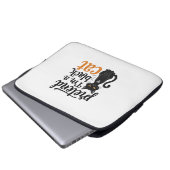 Tun wir so, als wäre ich ein schwarzes Halloween-K Laptopschutzhülle (Vorne Knopf)