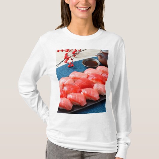 Tuna Parade – Red Gradient T-Shirt (Vorderseite)