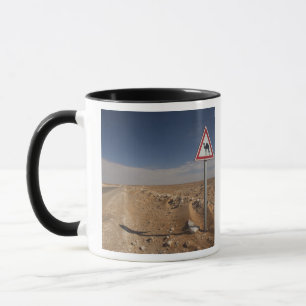 Tunesien, Ksour-Gebiet, Ksar Ghilane, Ölpipeline Tasse