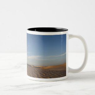 Tunesien, Sahara-Wüste, Douz, Große Düne, Dämmerun Zweifarbige Tasse