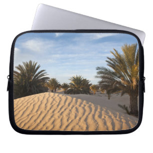 Tunesien, Sahara-Wüste, Douz, Große Düne, Palme 2 Laptopschutzhülle